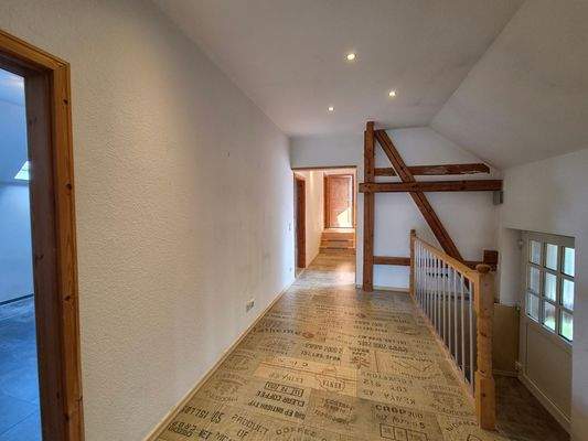 Flur mit Treppe WE 2