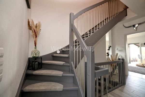 3392 Diele mit Treppe