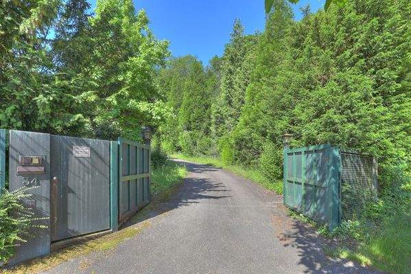 Zufahrt Grundstück oben