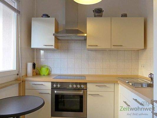 separate Küche mit Fenster