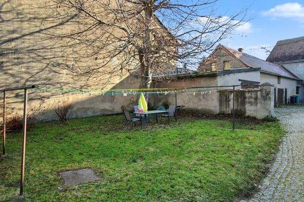 Vorgarten mit Wäscheplatz