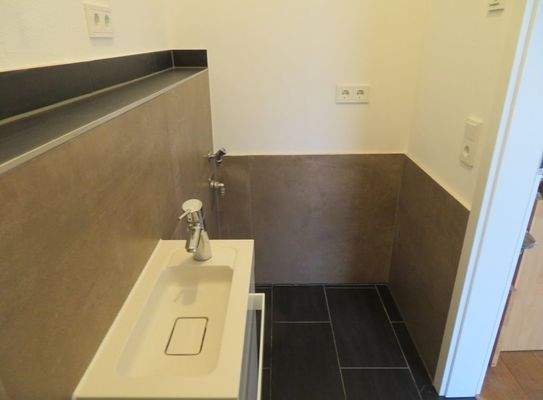 9-WC+Anschluss Waschmaschine.JPG