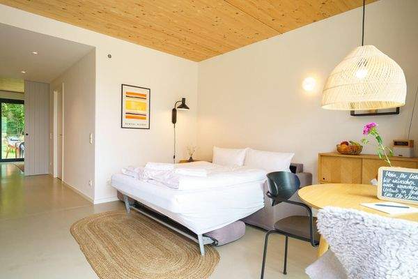 Wohnbereich mit Schlafgelegenheit