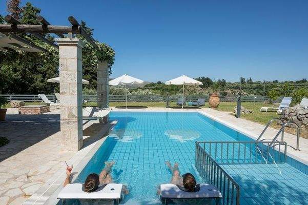 Kreta, Maza: Steinvilla mit beheiztem Pool und Garten in ruhiger Lage zu verkaufen