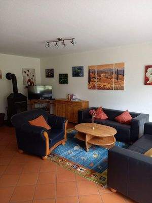 Wohnraum mit Sofa und  Sessel