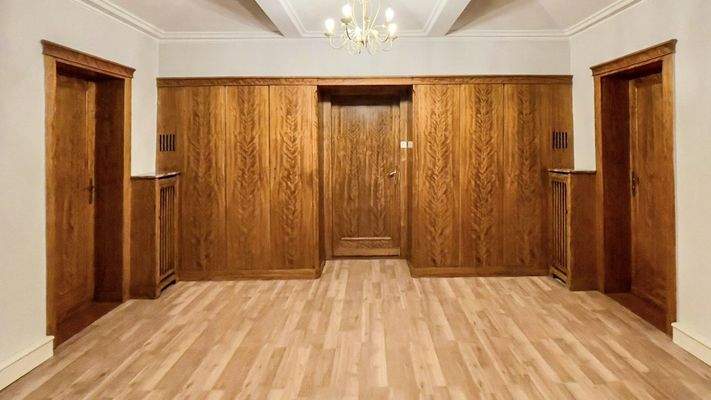 historische , sehr gut erhaltene Einbauelemente im OG