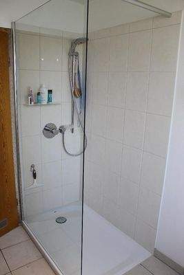 Dusche im Duschbad DG