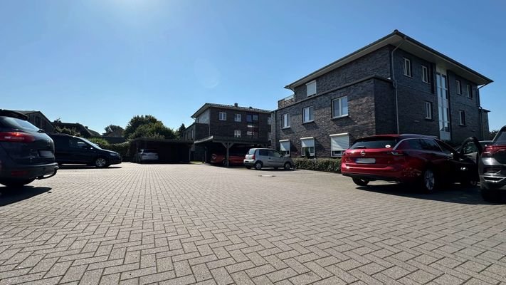 Parkplatz hinter dem Haus