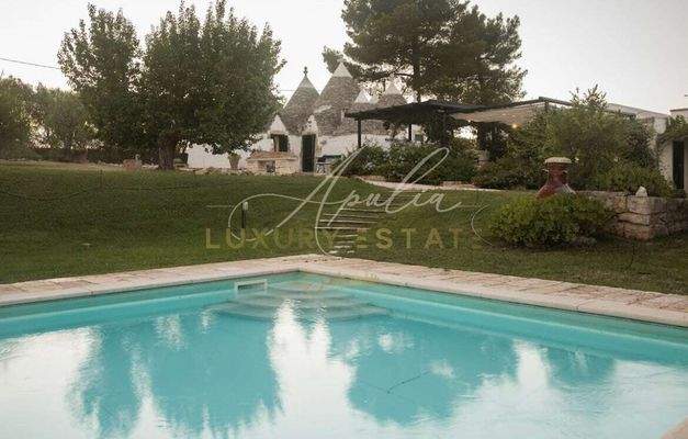 Ostuni – herrliches Areal mit Trulli und Pool