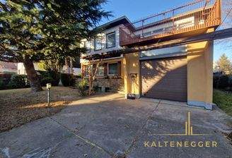 Haus Außenansicht + Vorgarten