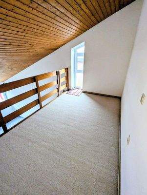 OG Kind 1 Empore.jpg