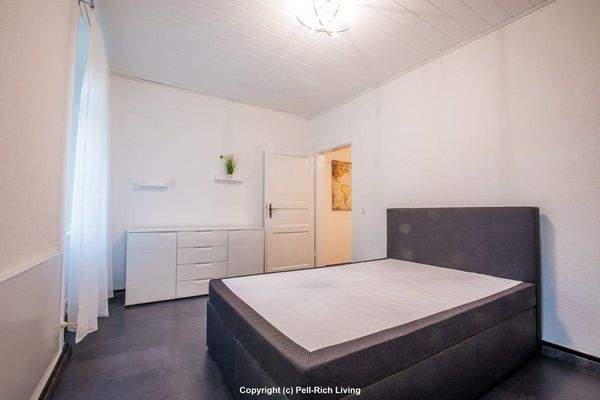 Schlafzimmer mit Kommode