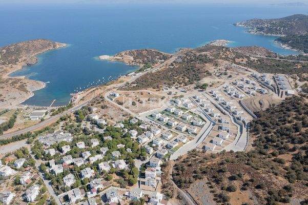 1+1 Apartments in a Beachfront Complex in İzmir Foça