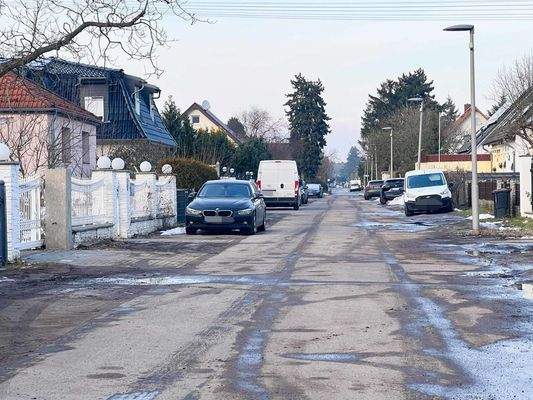 Straße vor dem Objekt