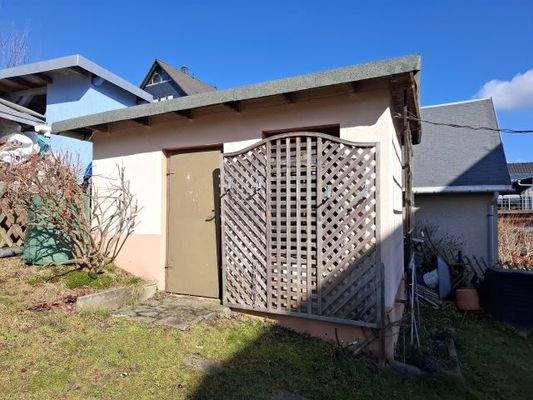 Gartenhaus massiv.jpg