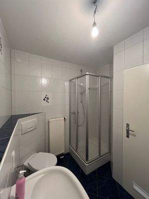 Modernes Badezimmer