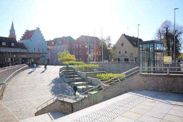 Unmittelbar an der Unterführung zum Neuen Markt
