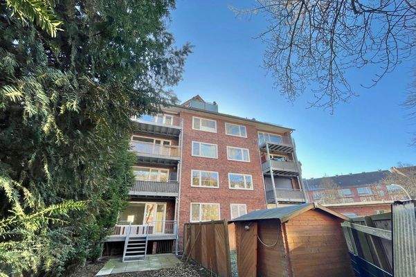 Rückseite des Gebäudes mit den neuen Balkonen