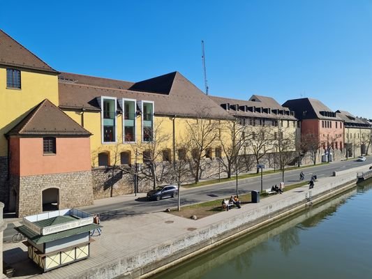 Mainkai-Panorama, die Bürofläche 034 liegt im rostroten, vorspringenden Gebäuteteil re. hinten, #142235