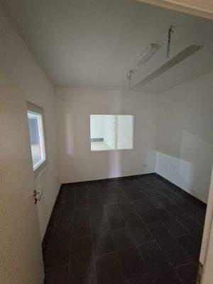 Eigenes Büroabteil in der Lagerfläche