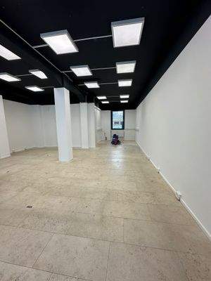 AR22 Laden innen4.JPG