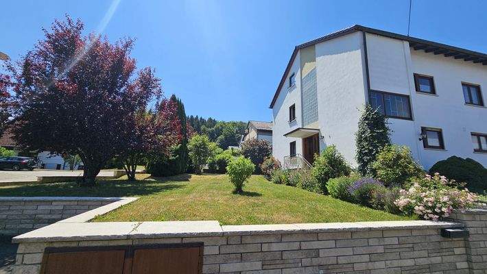 gepflegte Außenanlage !