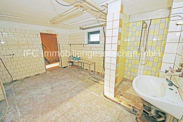 Kellerbereich mit Dusche