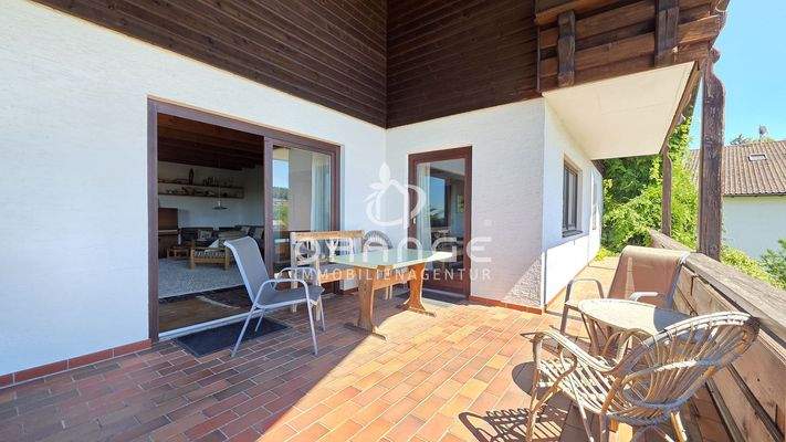 Großer überdachter Freisitz