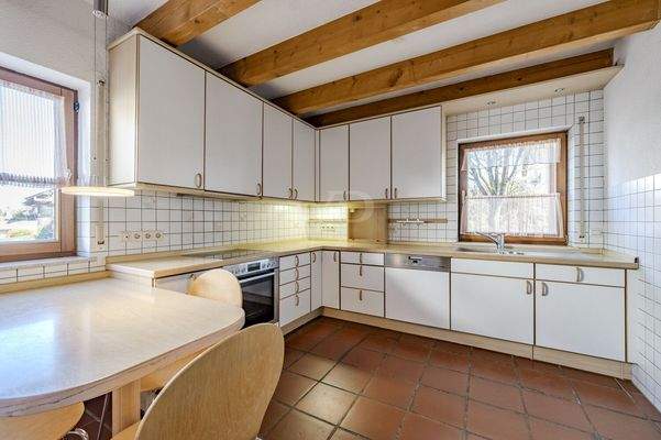 Küche mit kleinem Essplatz