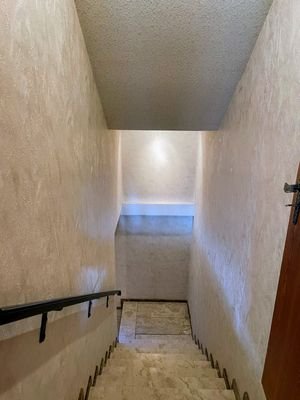 EG Treppe zum KG.jpg