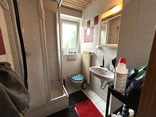 Einliegerwohnung: Badezimmer im Erdgeschoss