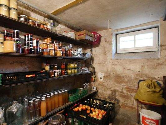  UG | VORRATSKELLER - Sandsteinquader-Wände