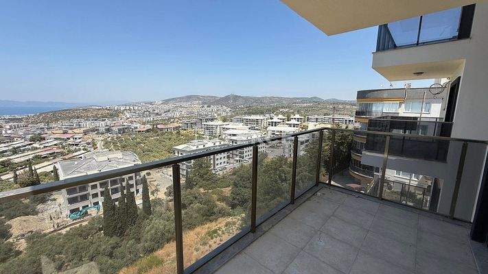 Sea-View Apartment in a Complex with Pool in Kuşadası