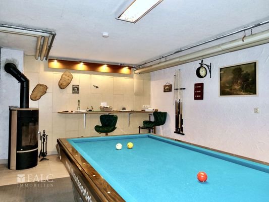 Hobby-Raum mit Holzofen
