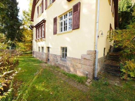  Vor dem HAUS ebener Boden - GARTEN-TERRASSE