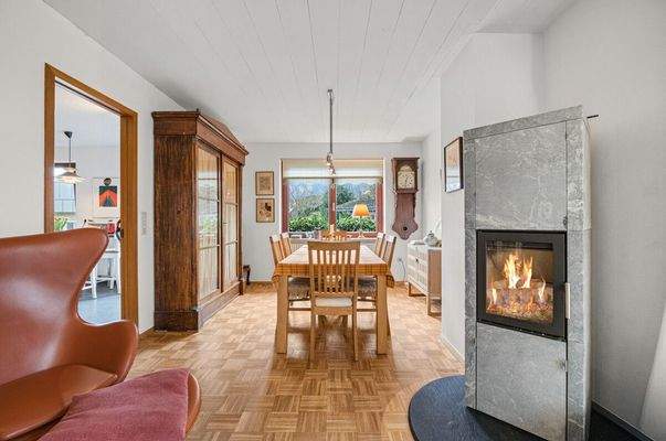 Essbereich mit Kamin