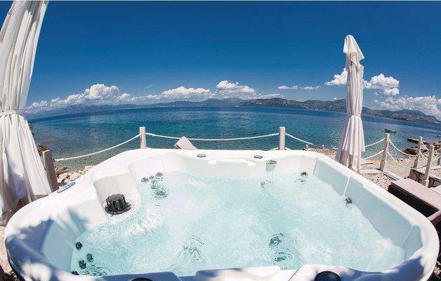 Außenbereich mit Whirlpool 