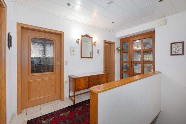 Flur und Treppenhaus EG