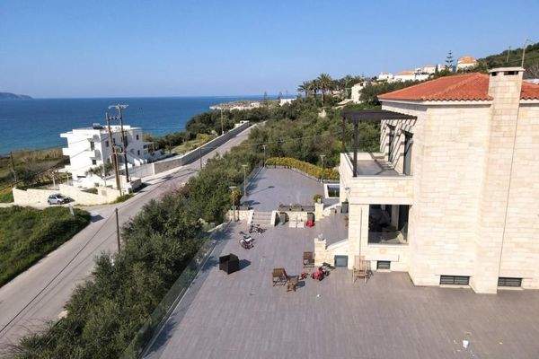 Luxuriöses Steinhaus mit Hamam, Pool und Meerblick