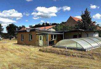 Übersichtsaufnahme Haus-Pool.jpg