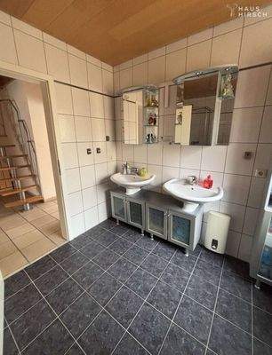 mit 2 Waschbecken