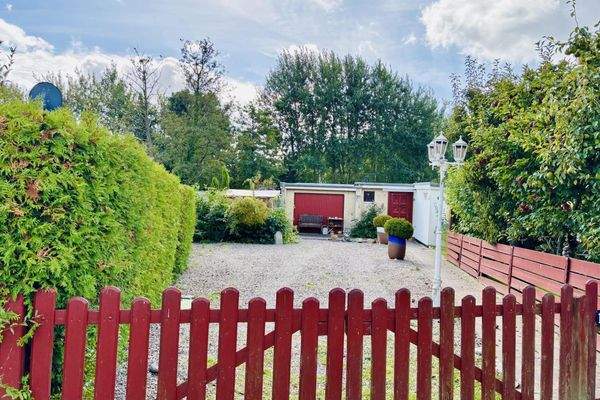 Auffahrt mit Stellplatz