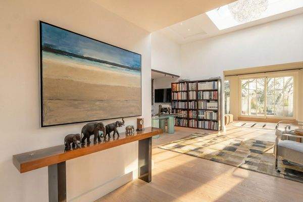 Blick auf Arbeitsbereich und Terrasse