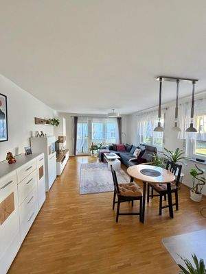 Wohnzimmer mit Essbereich