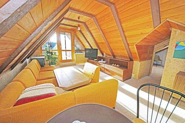 großes Zimmer im DG