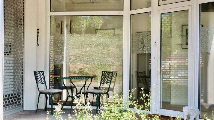 Sitzmöglichkeit beim Eingang