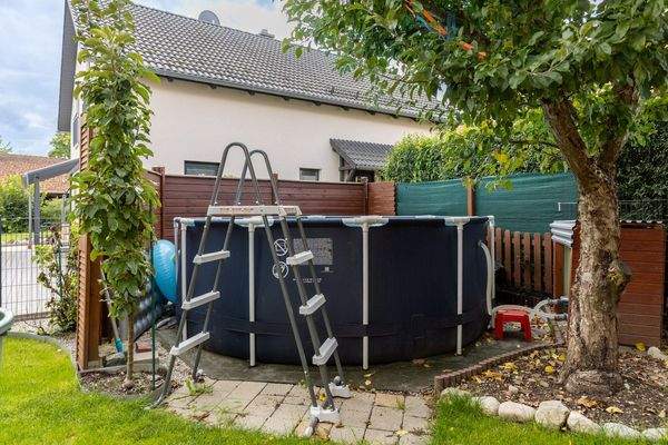 Modernes Familienhaus mit Traumgarten und Blick ins Grüne