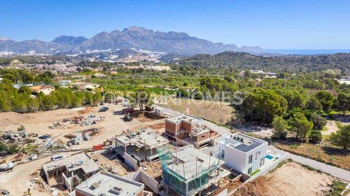 Detached Houses with Large Plots in Polop Centro Alicante