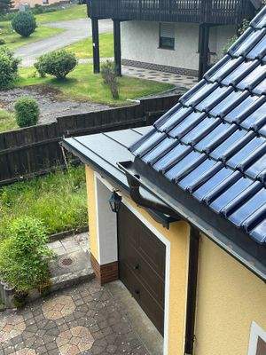 Hauptdach und Garage 2.jpg