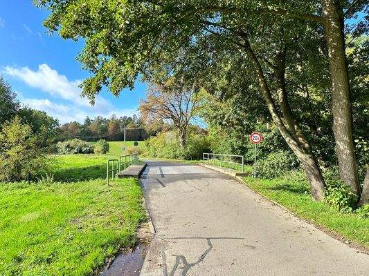 Über diese Brücke musst Du fahren